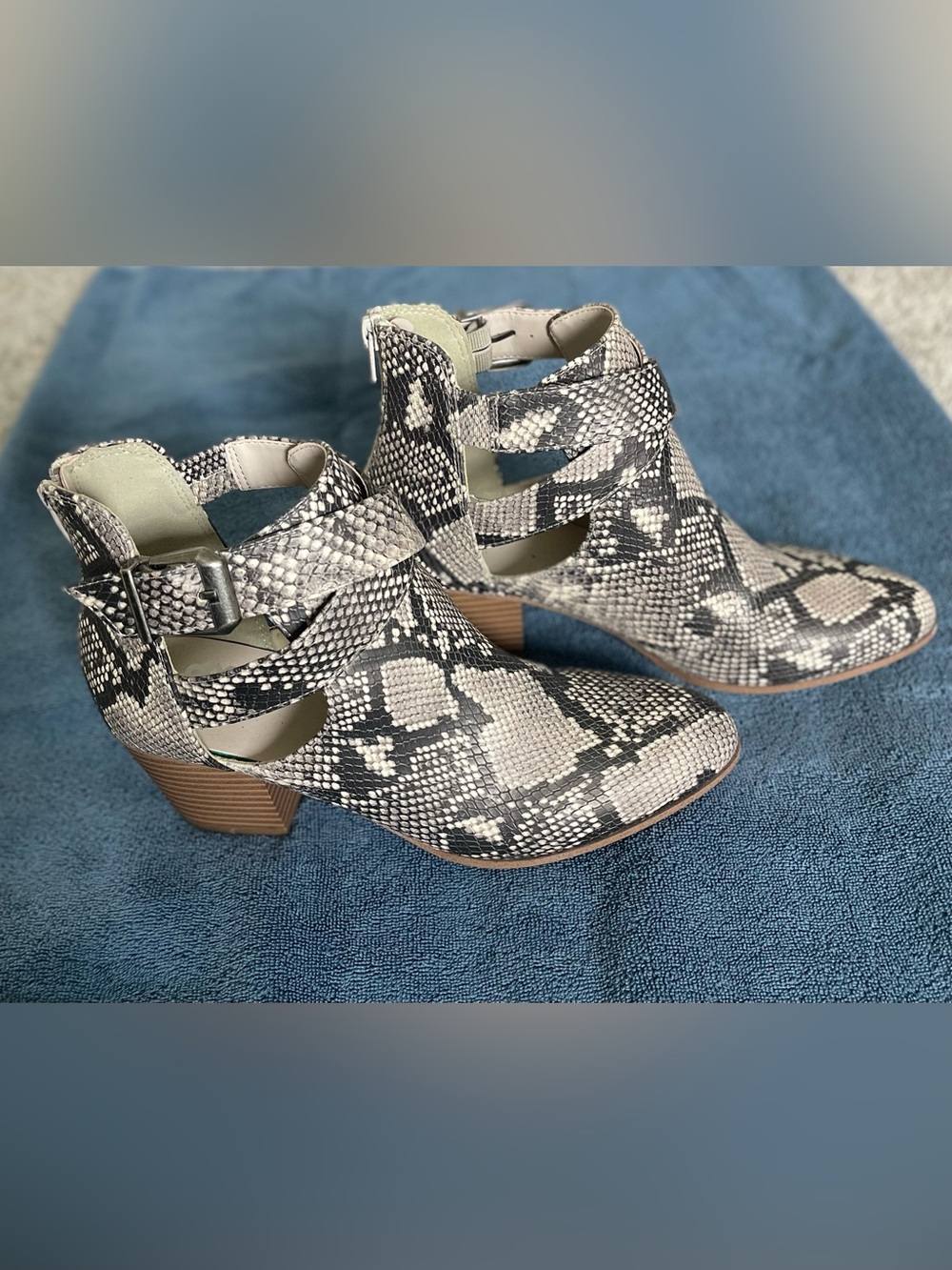 Women's Snake Print Cutout Ankle Booties - Neutral